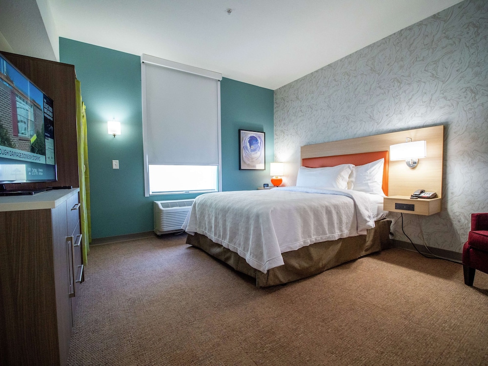 STUDIO, SUITE, KING BED