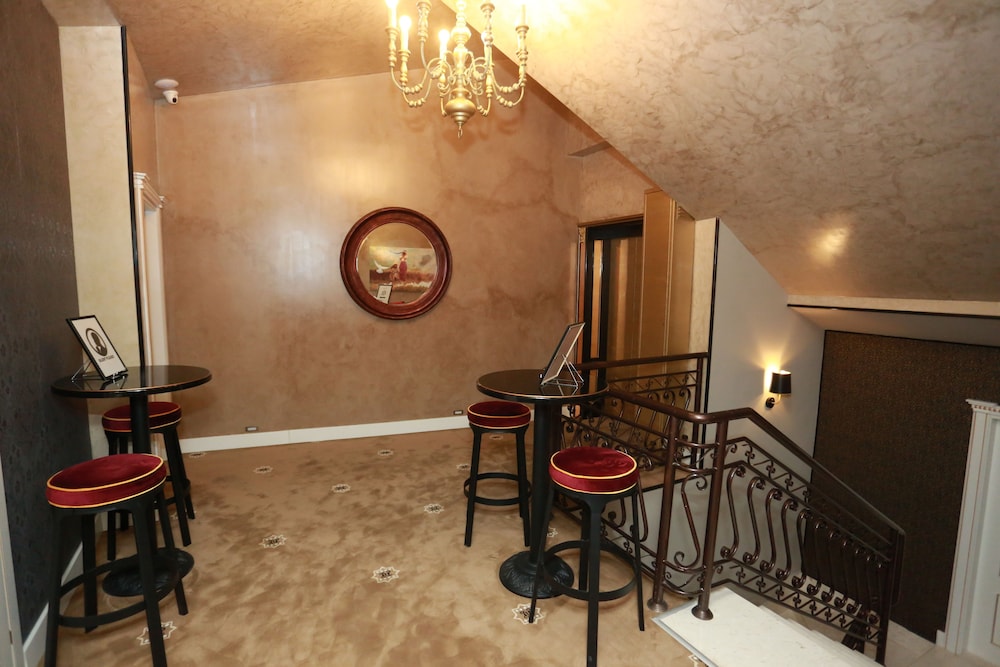 Hymeti's Palace 9/95