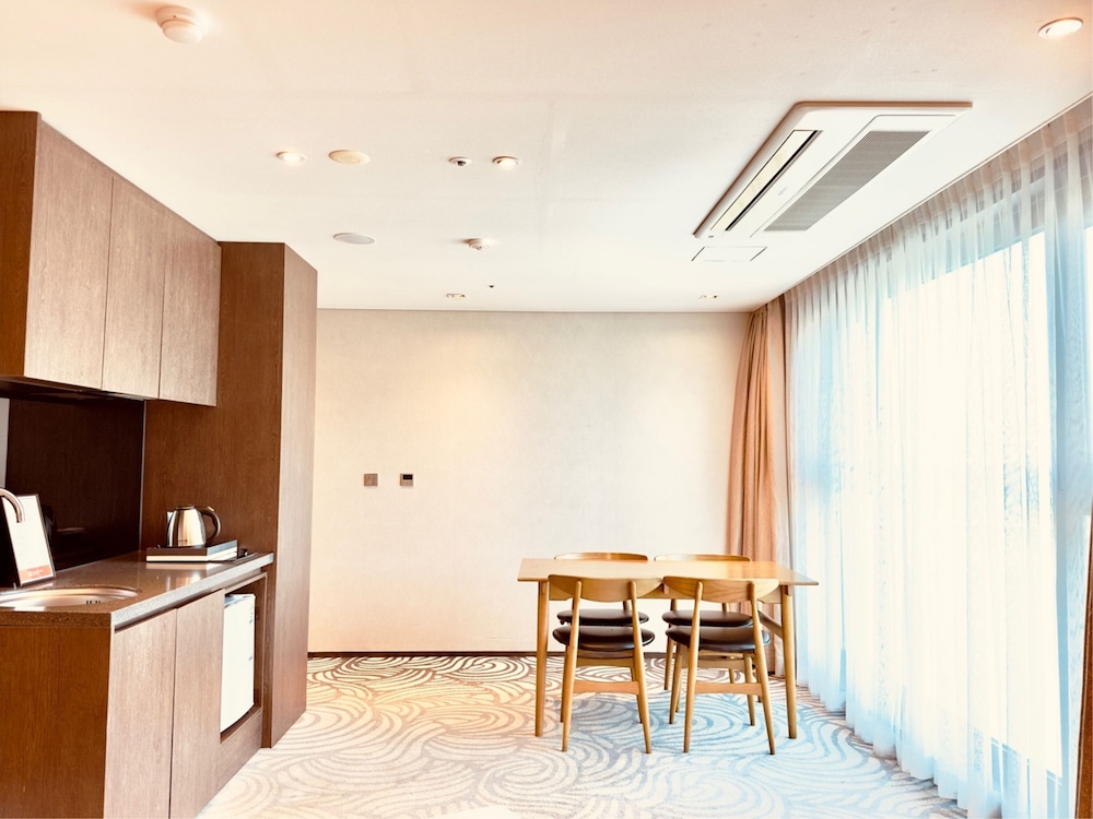 Ebenezer Hotel 6/46