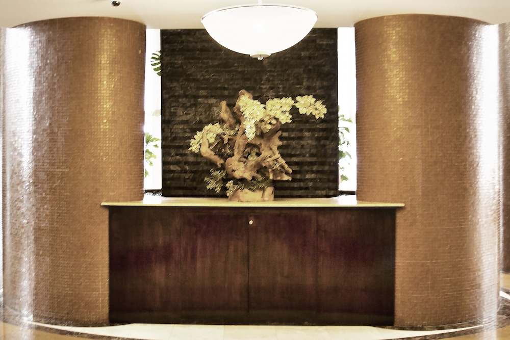 Trump International Beach Resort 52/116
