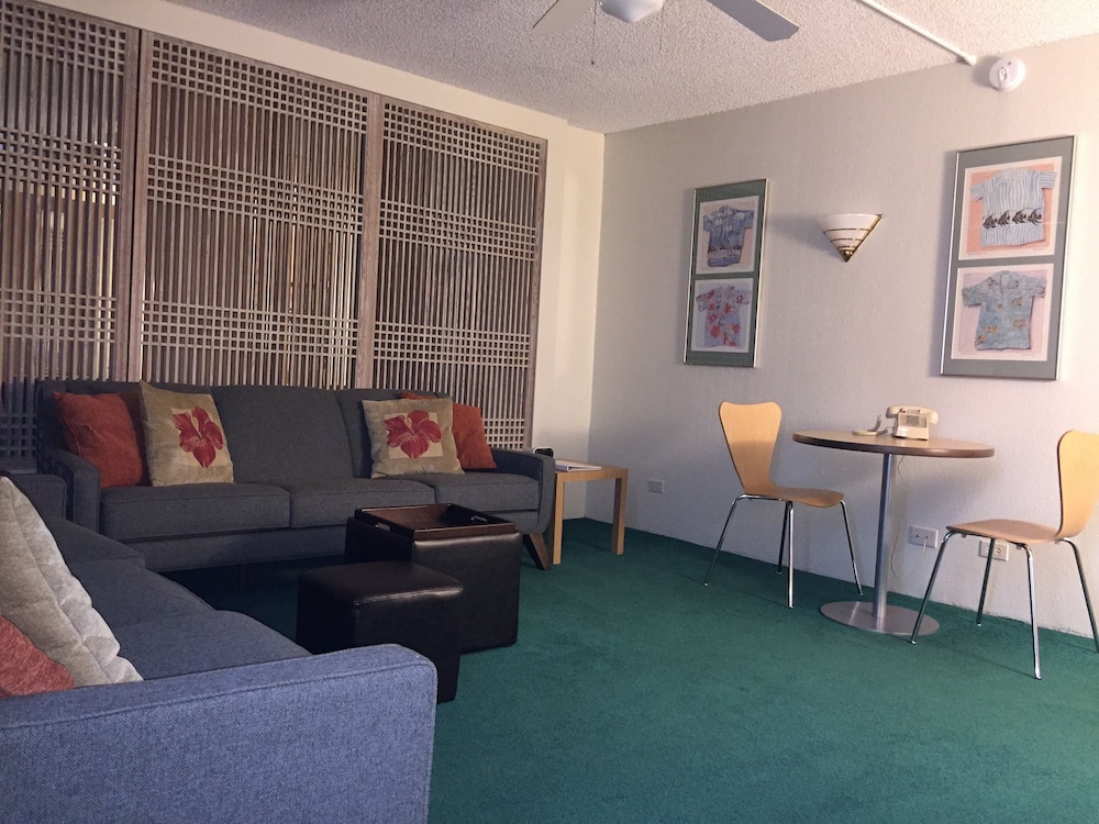 Kuhio Banyan Club 38/59