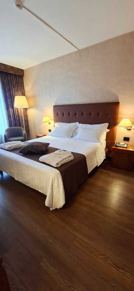HOTEL DE LA VILLE AVELLINO 15/50