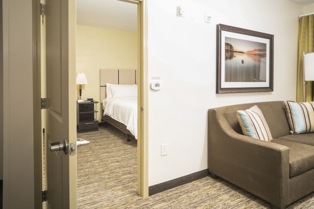 CANDLEWOOD SUITES FT WALTON BCH - HURLBURT AREA 27/39