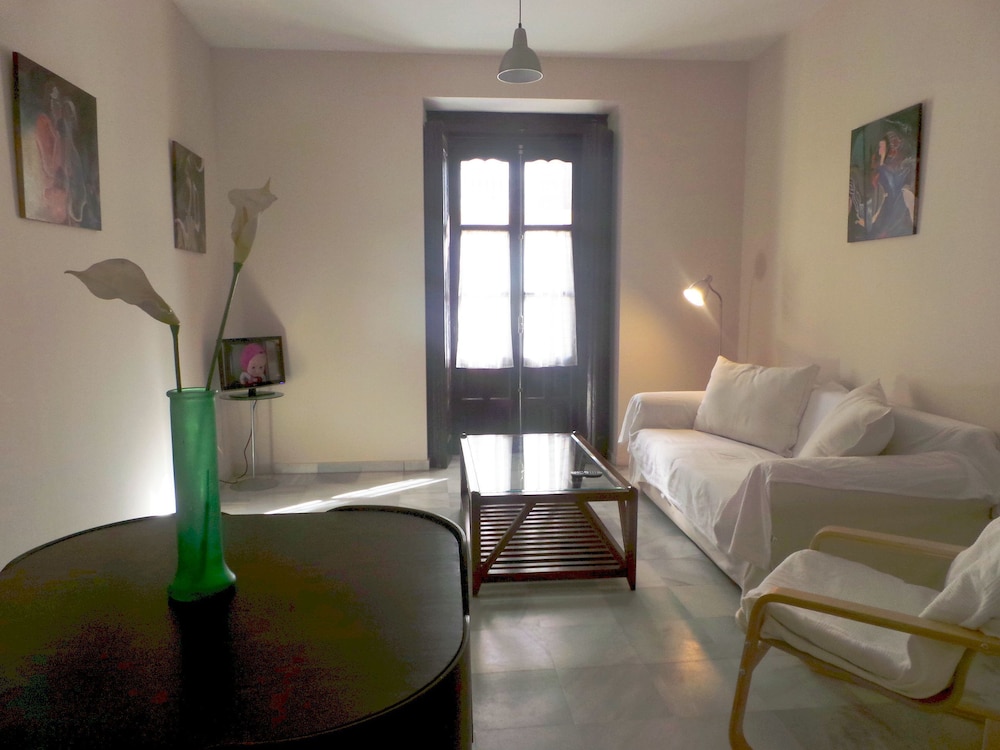 Apartamentos Larga 70 54/80