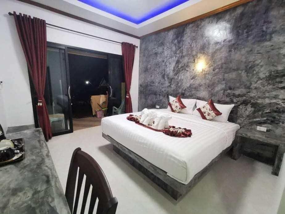 Lanta Long Beach Hostel 18/50