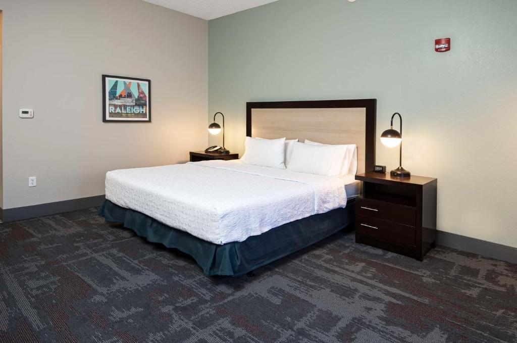 STUDIO, KING BED, SOFA, ACCESSIBLE