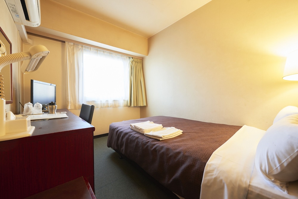 SEMI ROOM, SEMI DOUBLE BED