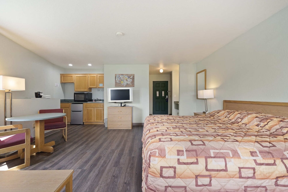 Econo Lodge 27/59