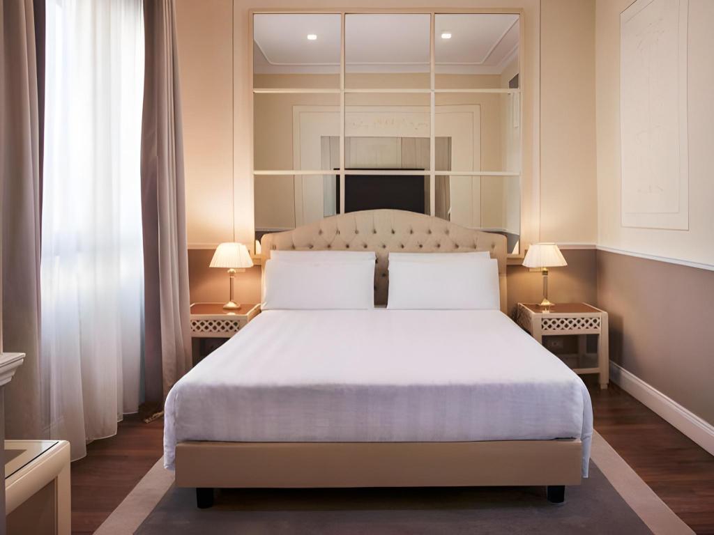 غرفة قياسية بسرير كوين، Radisson Blu Ghr Hotel Rome 7/10