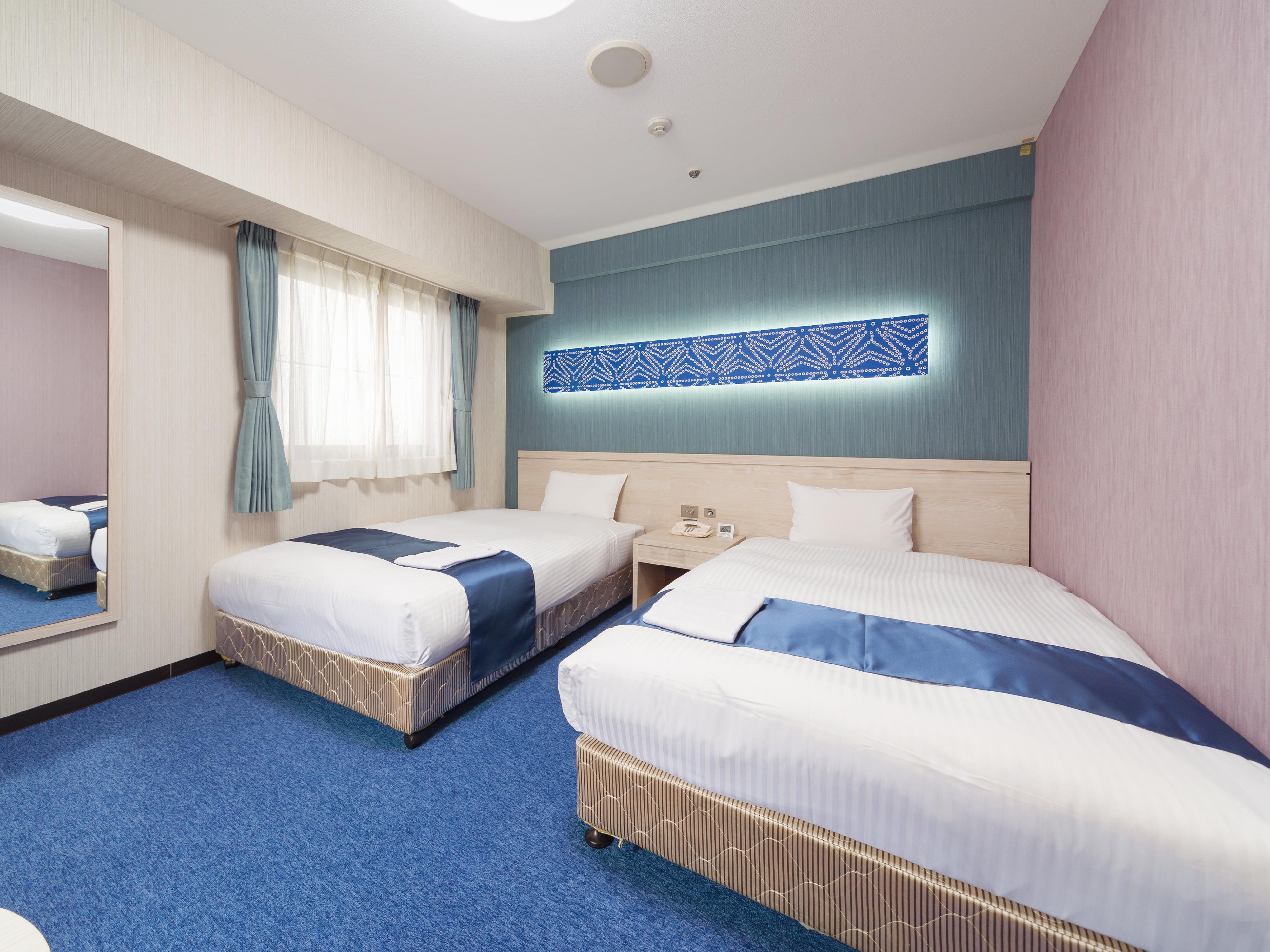 ROOM, TWIN BEDS, SMOKING