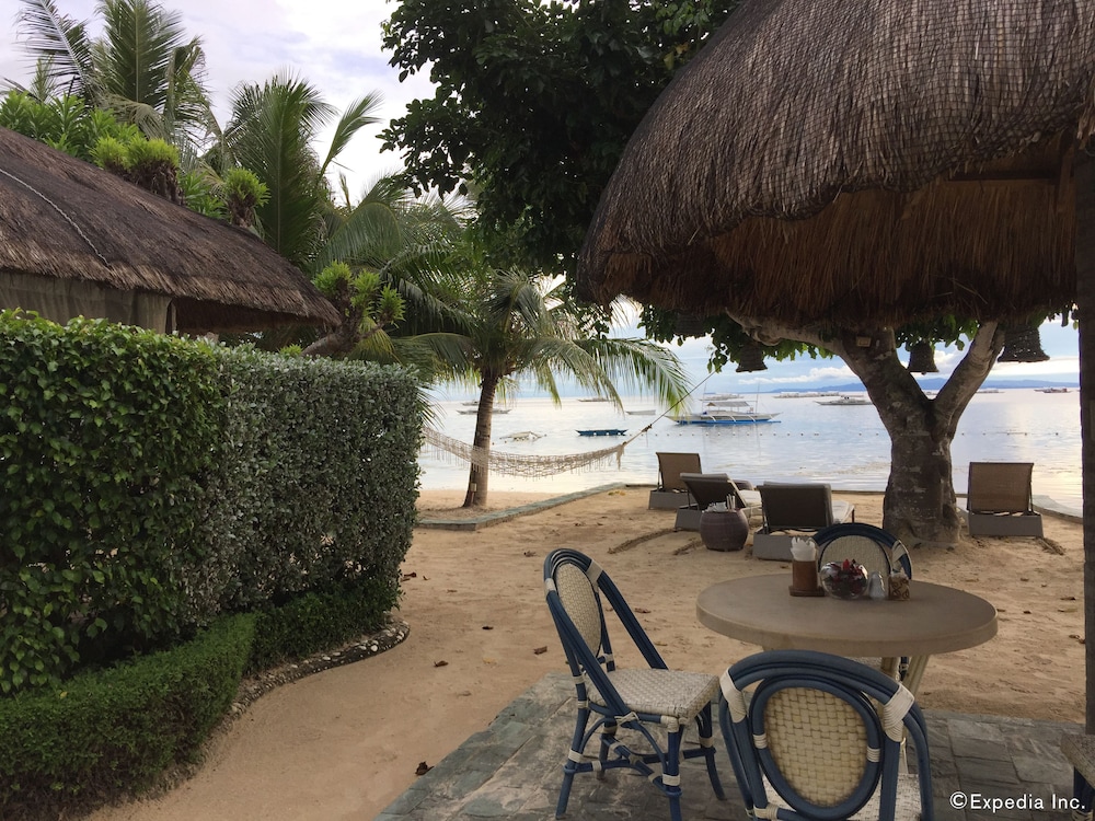 Linaw Beach Resort 70/73
