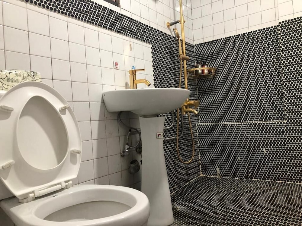 A Good Man's Hostel 19/21