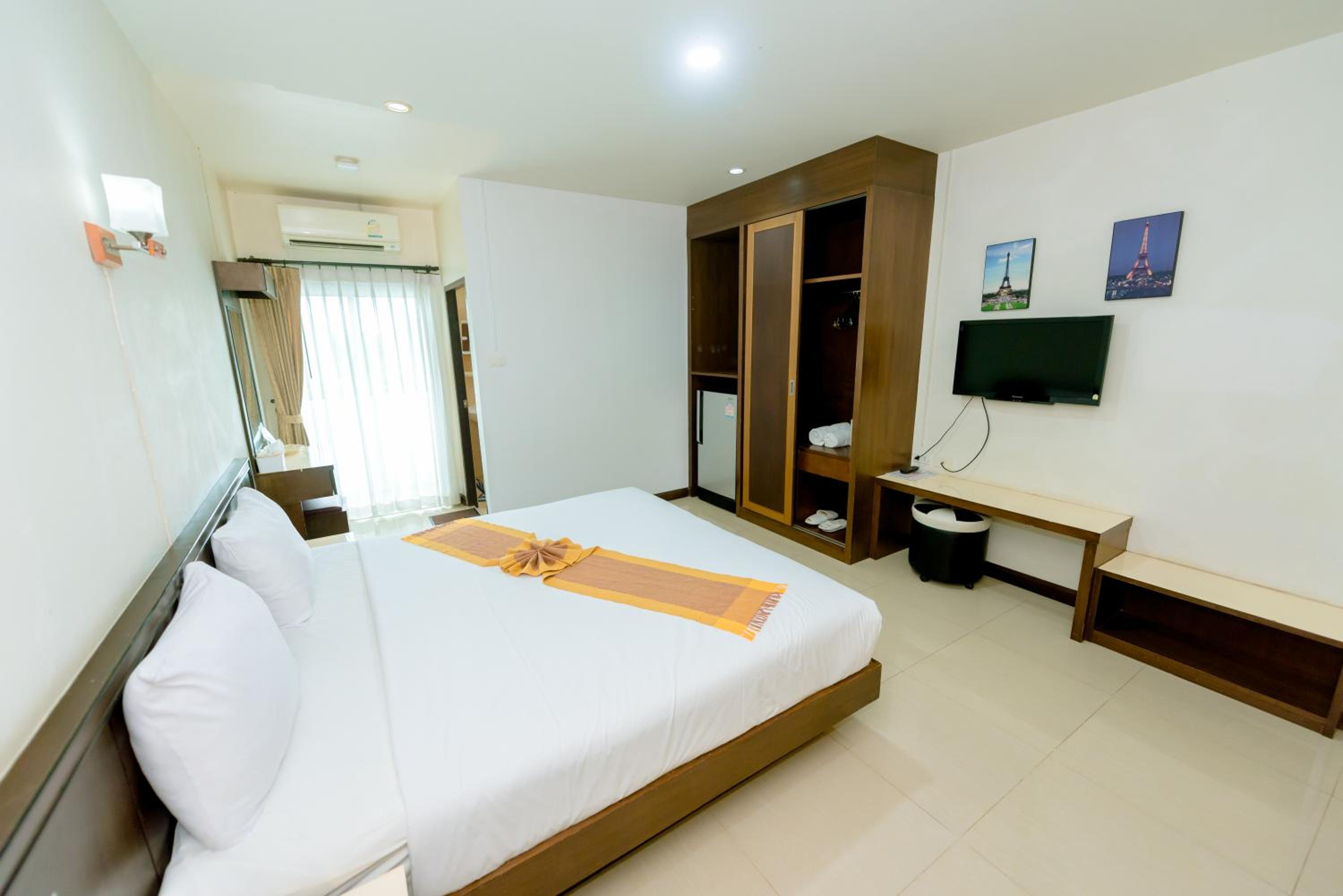 BANDER HOTEL 27/50