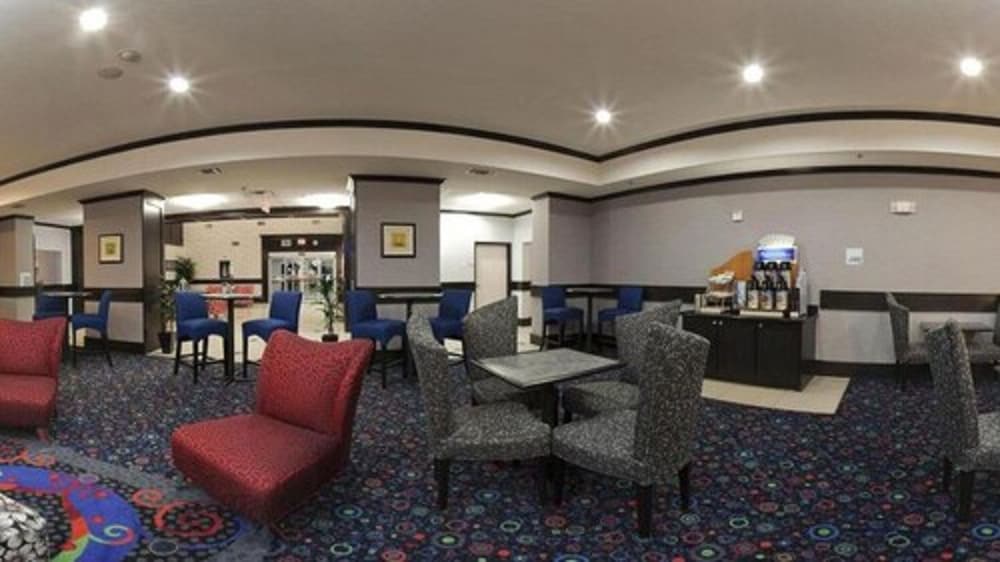 Holiday Inn Express Suites Graham 36/50