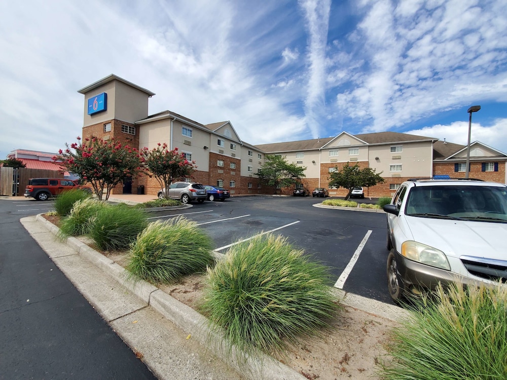 Motel6 Richmond, VA - I-64 West 46/58
