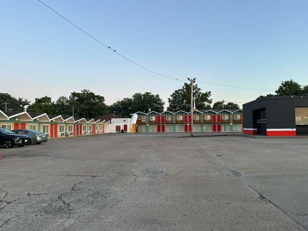 Gray Plaza Motel Benton Rend Lake I-57 33/39