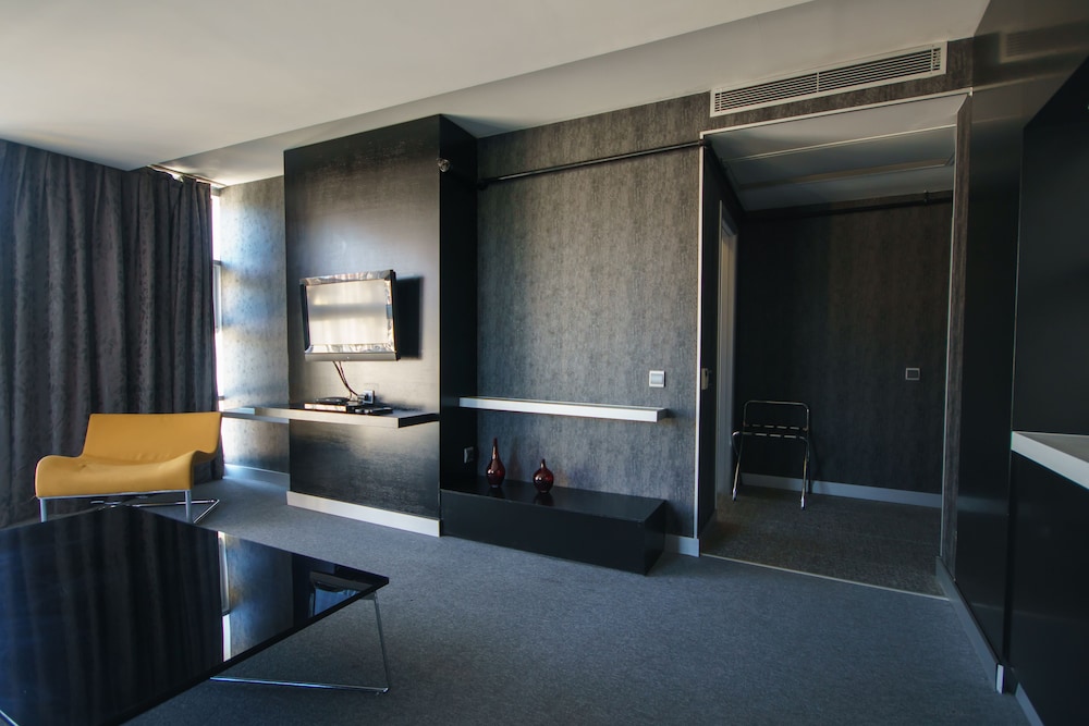 Vernazza Suites Hotel 19/19