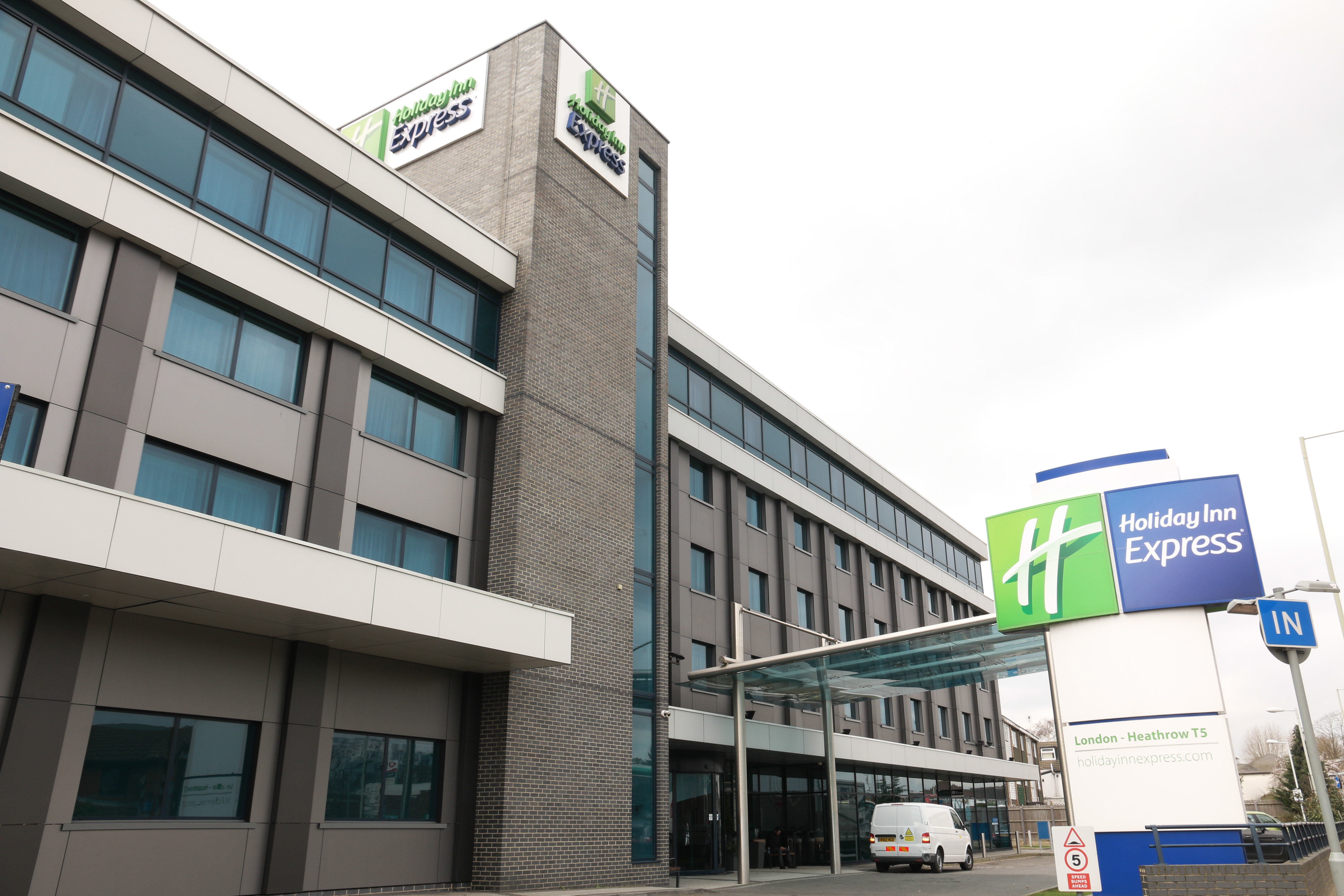 Holiday Inn Express London Heathrow T5 6/70