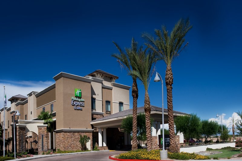 Holiday Inn Express & Suites Phoenix - Glendale Sports Dist 2/63