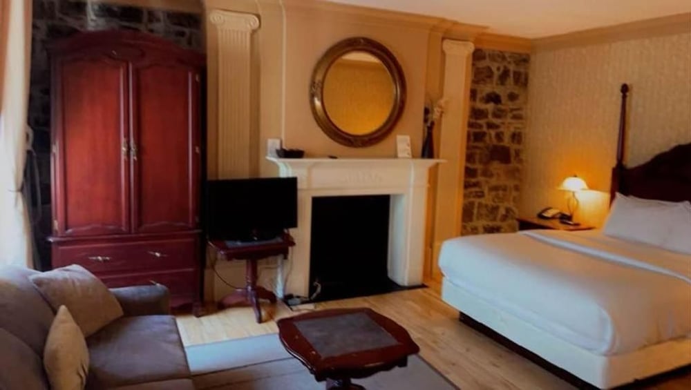Hotel Louisbourg 7/49