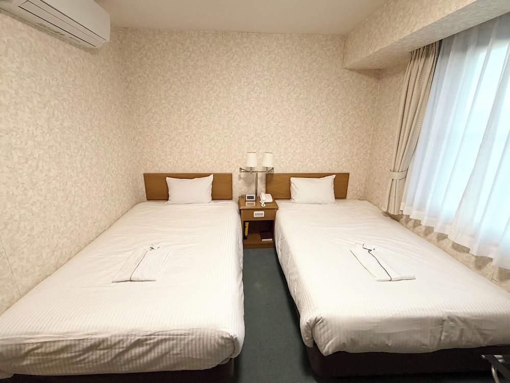 Shonan Kamakura Crystal Hotel 3/89