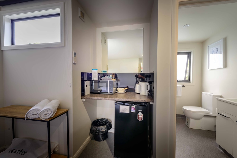 Georges Bay Apartments 50/50