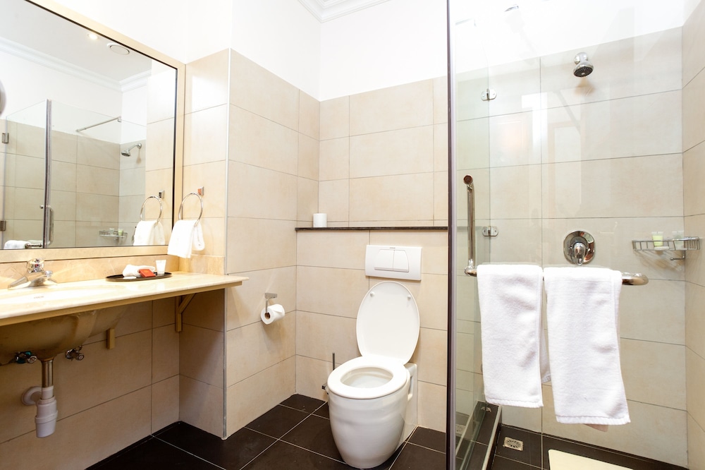 Alba Hotel Meru 47/50