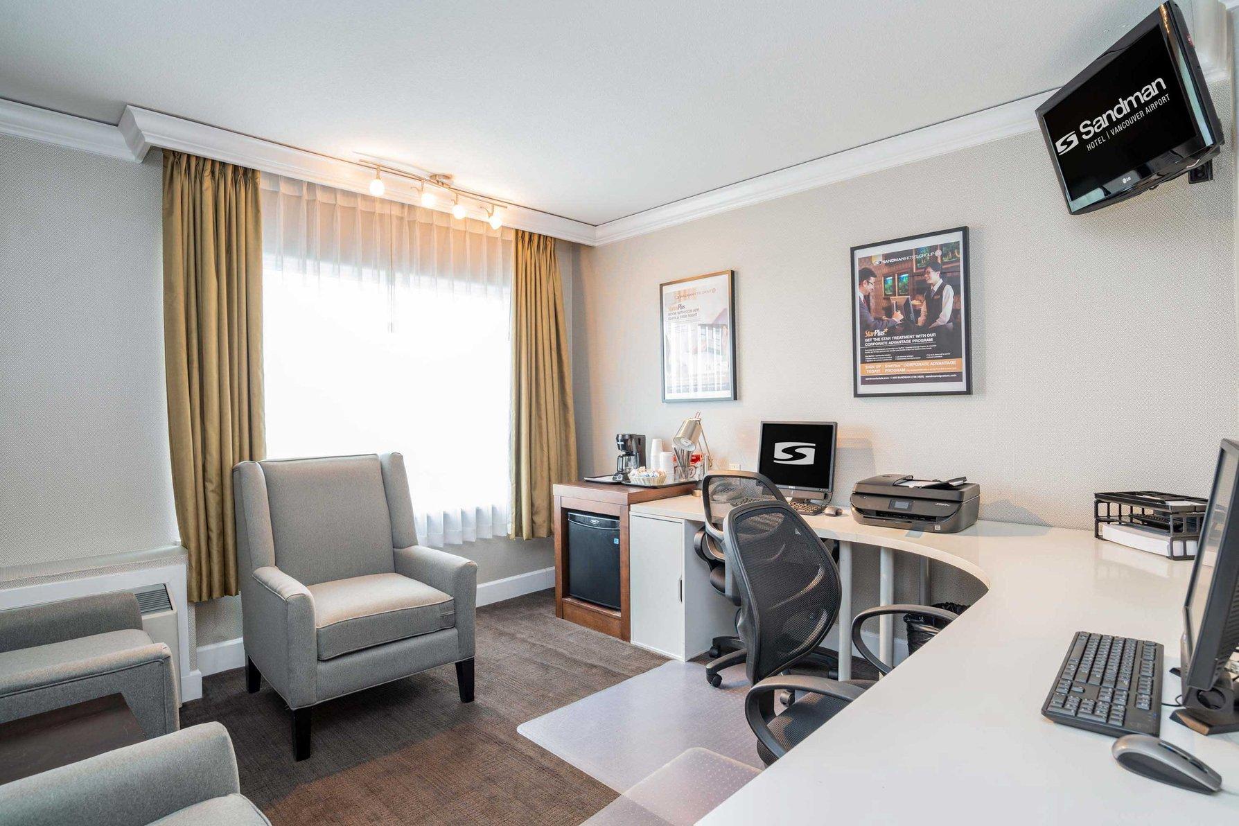 Loft, Suite, King Bed, Sofa، Sandman Hotel Vancouver Airport 3/3