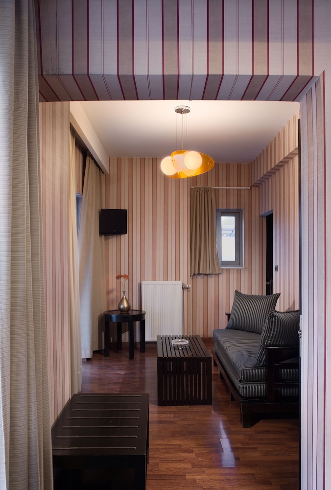 Areos Hotel 43/57