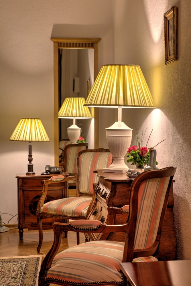 Grand Boutique Hotel 63/77