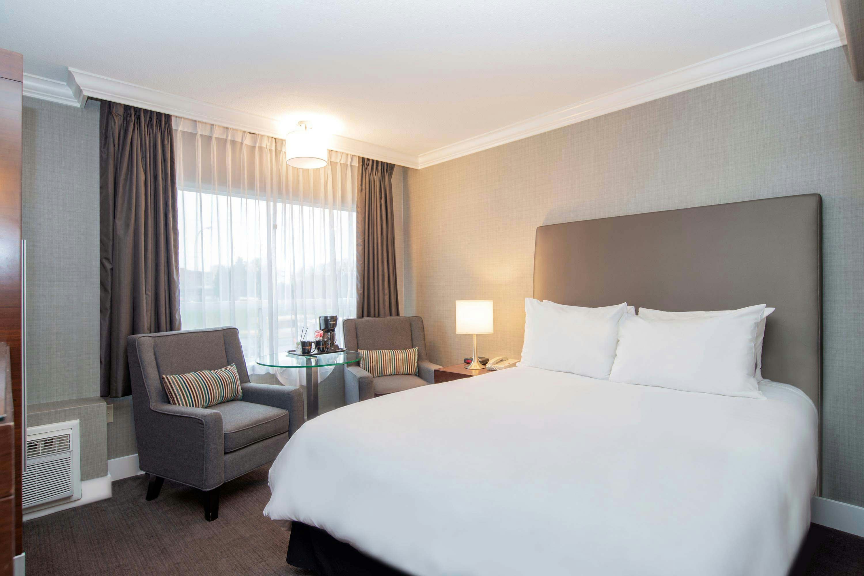 Standard, Queen Bed