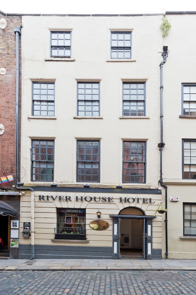 Riverhouse Hotel 2/50