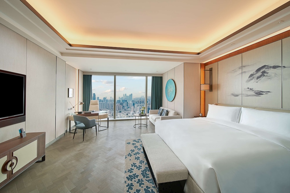 DELUXE, KING BED, CITY VIEW