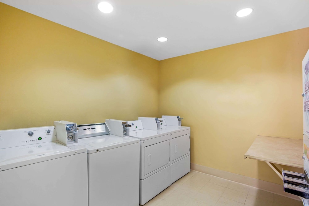 La Quinta Inn & Suites by Wyndham Pecos 10/62