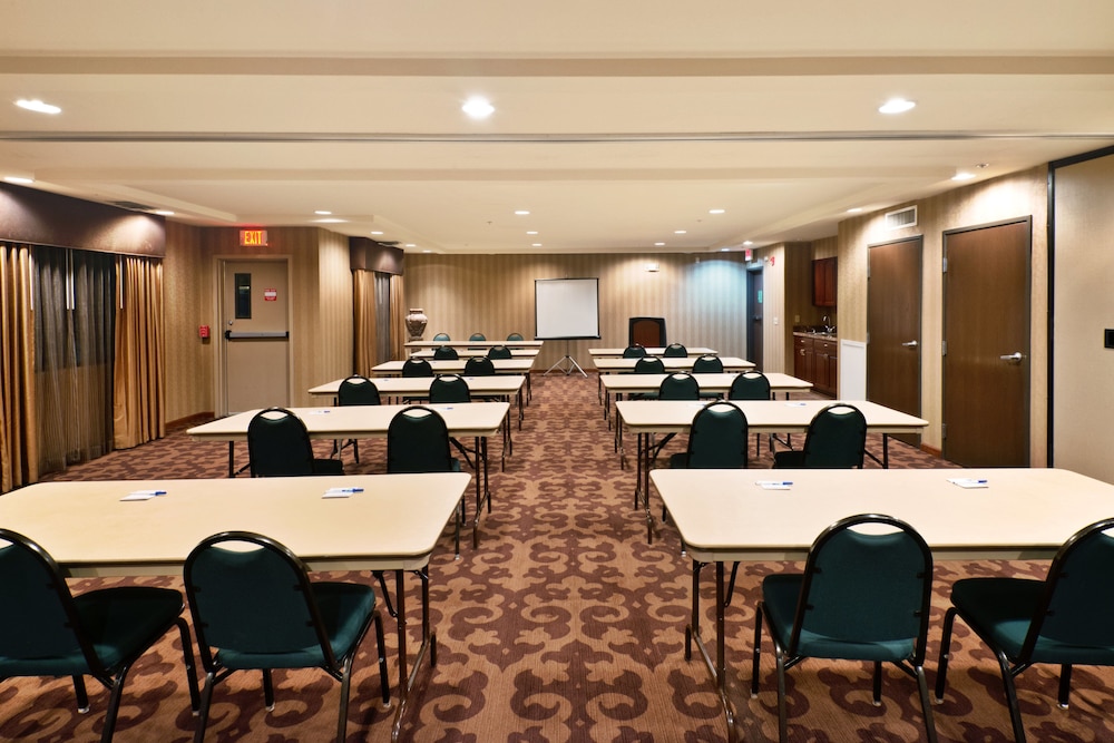 Holiday Inn Express Show Low 42/47