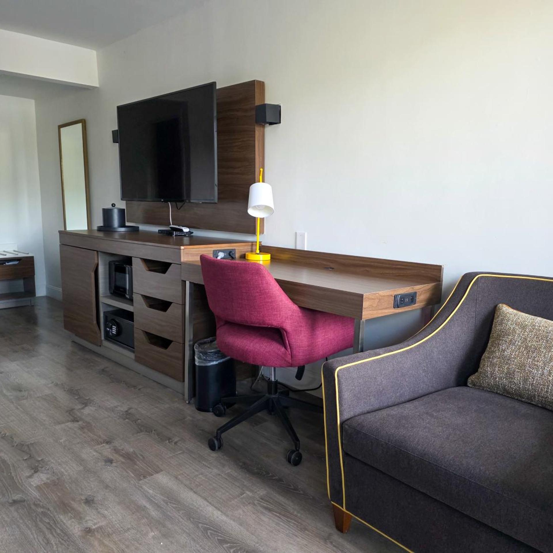 Penn Lodge Hotel & Suites 35/50
