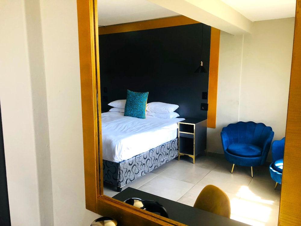 Elephant Springs Hotel &amp; Cabanas 39/80
