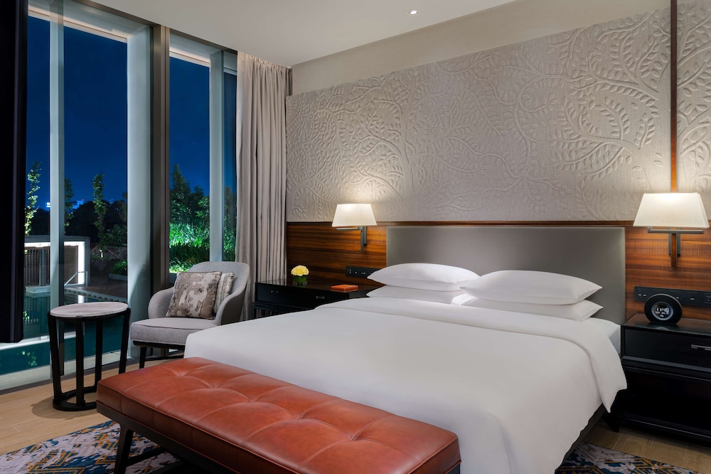 Hyatt Regency Phnom Penh 12/72