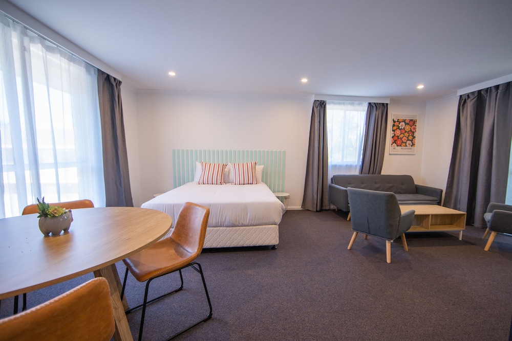 GOSFORD PALMS MOTOR INN 22/62