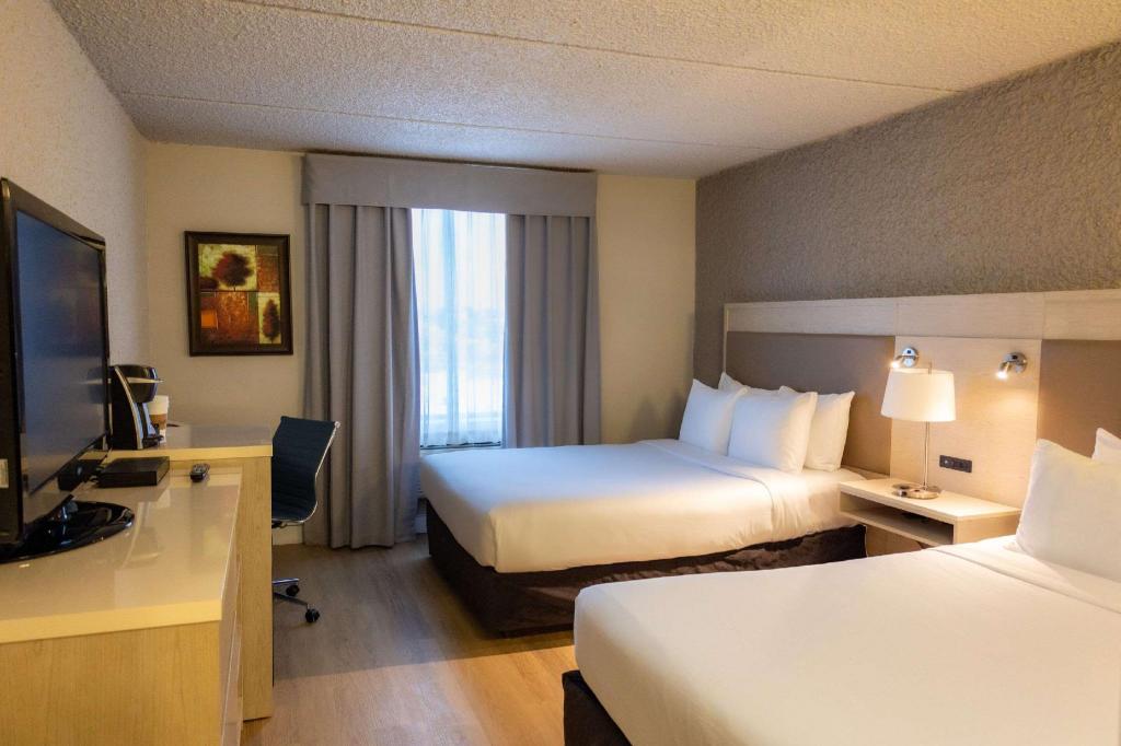 Premium, 2 Queen Beds, Kitchenette, Exterior Entrance, Smoking