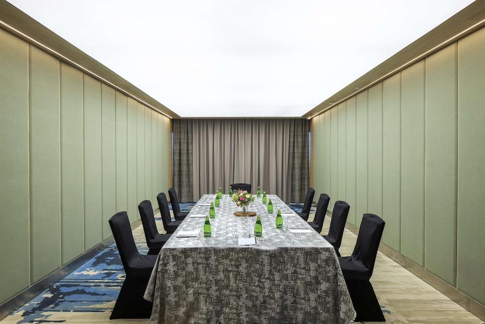 Radisson Blu Mumbai International Airport 54/64