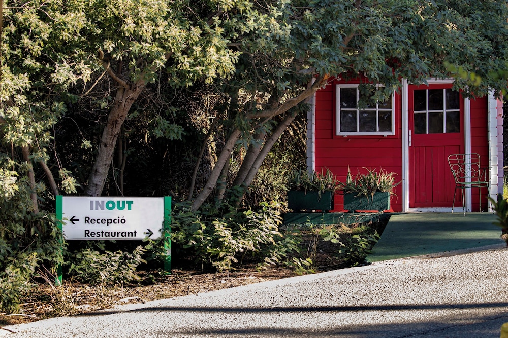 Inout Hostel 5/50