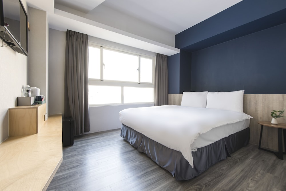 Sparrow Hotel 8/37