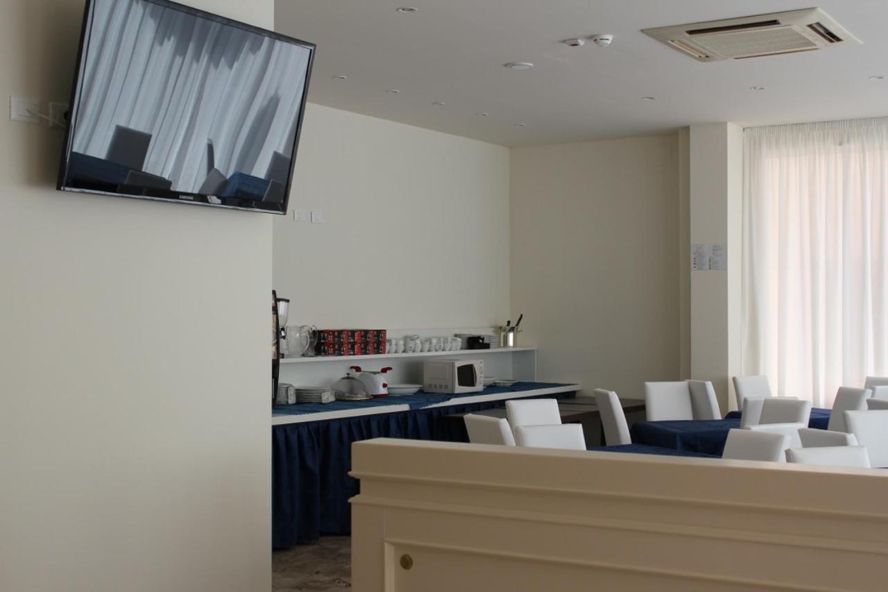 Marina Hotel 44/46