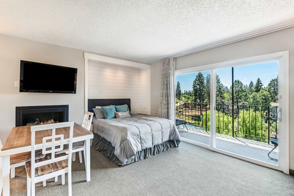Bend Riverside Inn &amp; Suites 17/51