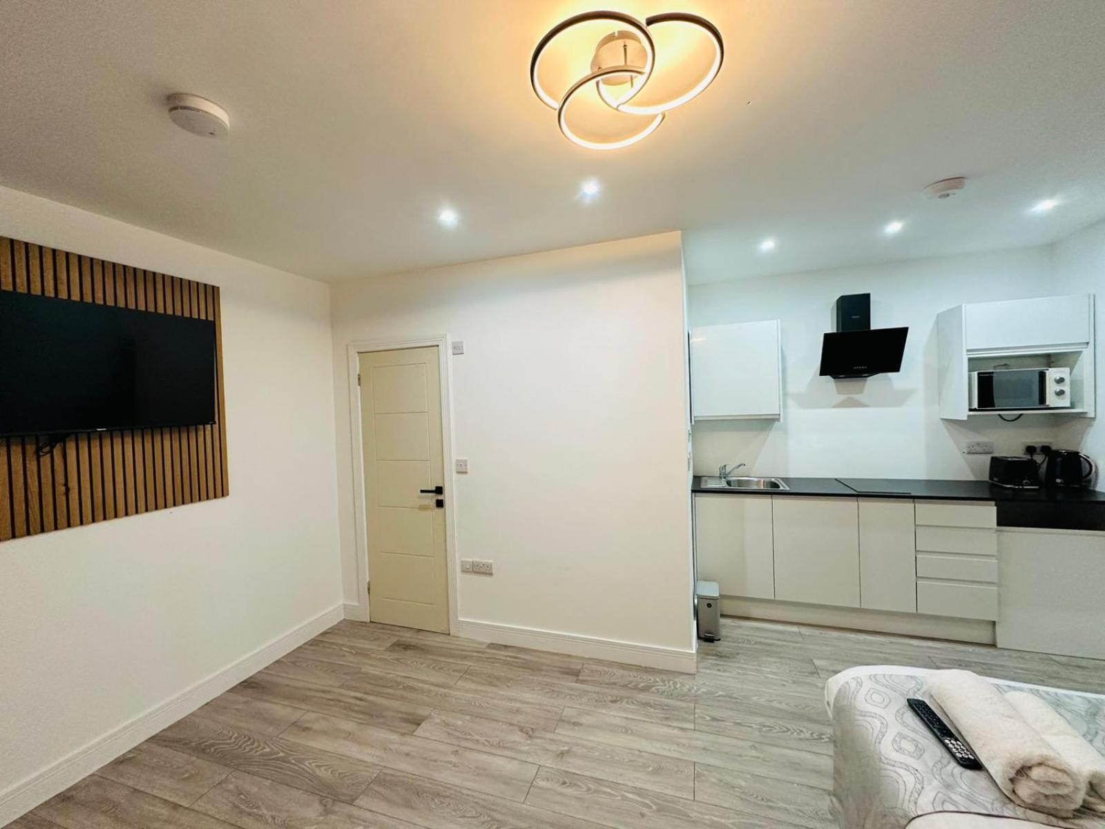 Shepiston Lodge Heathrow 13/14