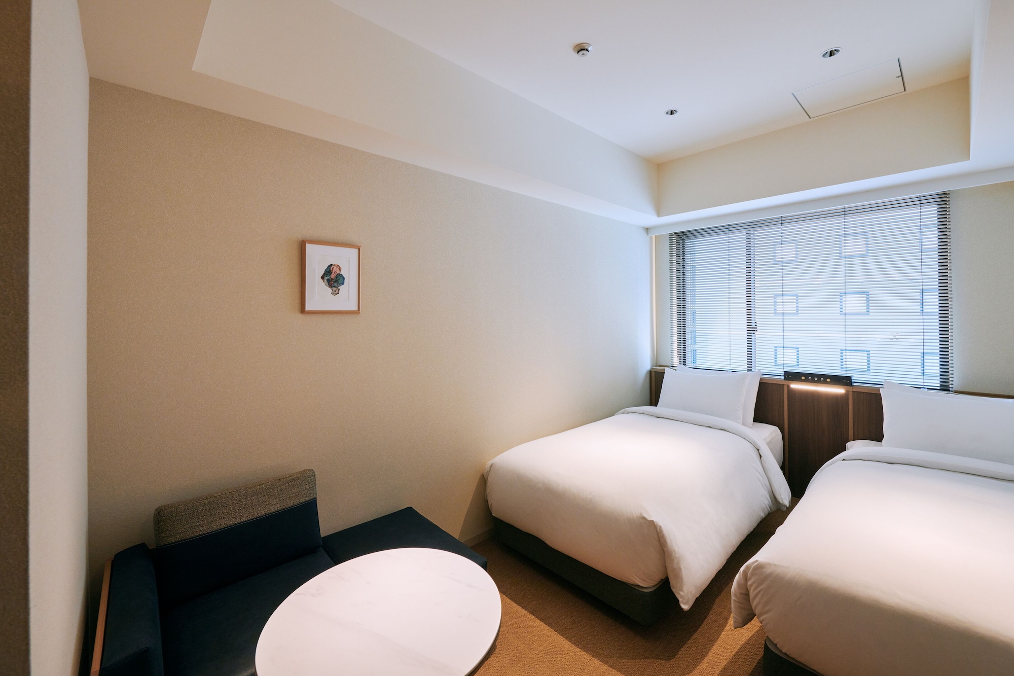 ROOM, TWIN BEDS