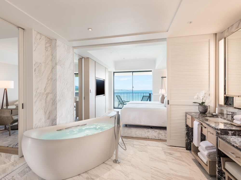 EXECUTIVE, SUITE, TWIN BEDS, OCEAN FRONT