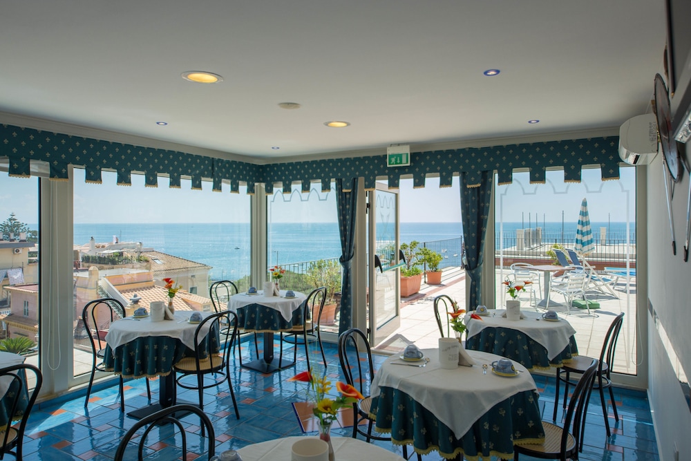 Albergo Riviera 31/46