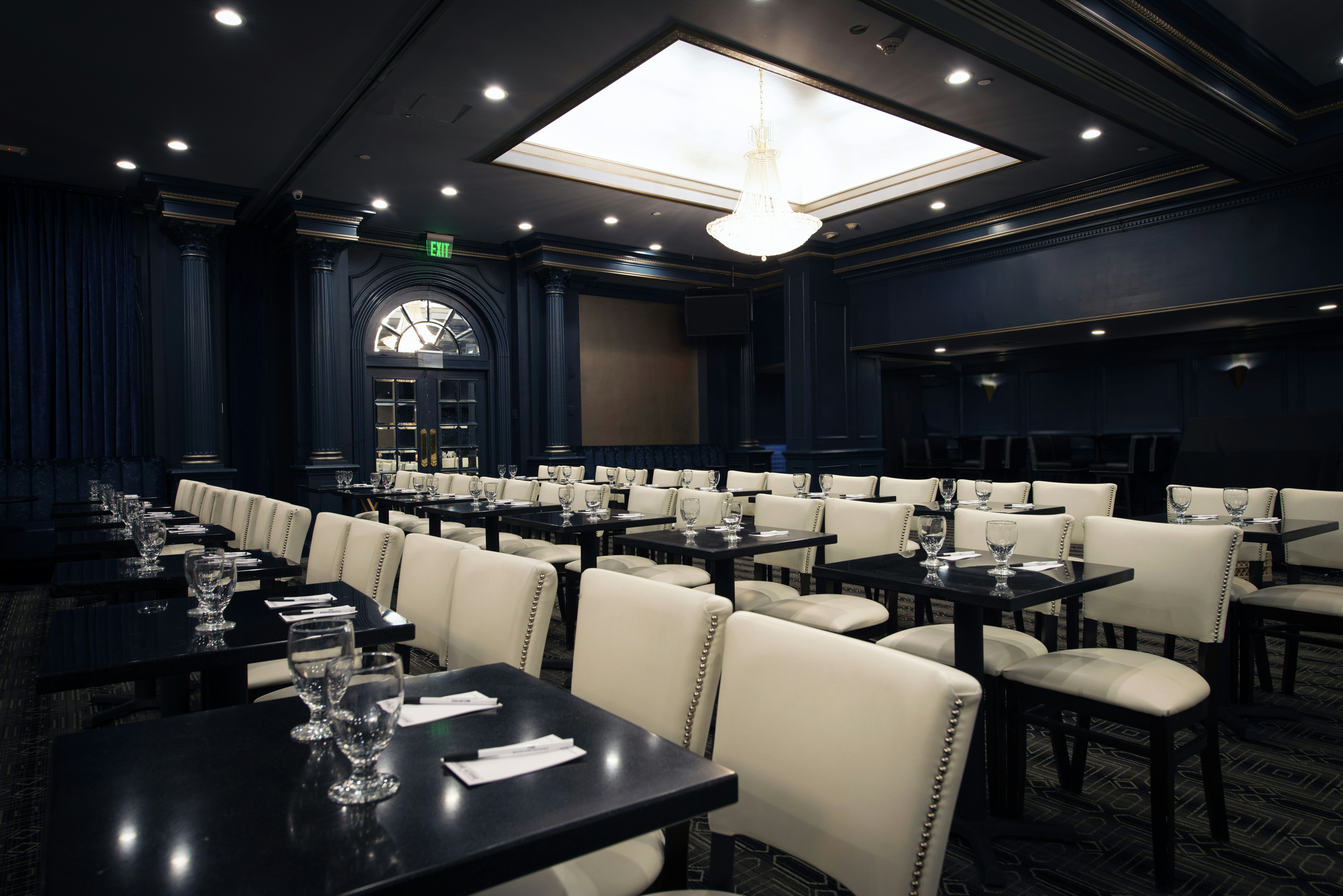 The Roslyn, Tapestry Collection by Hilton 45/50